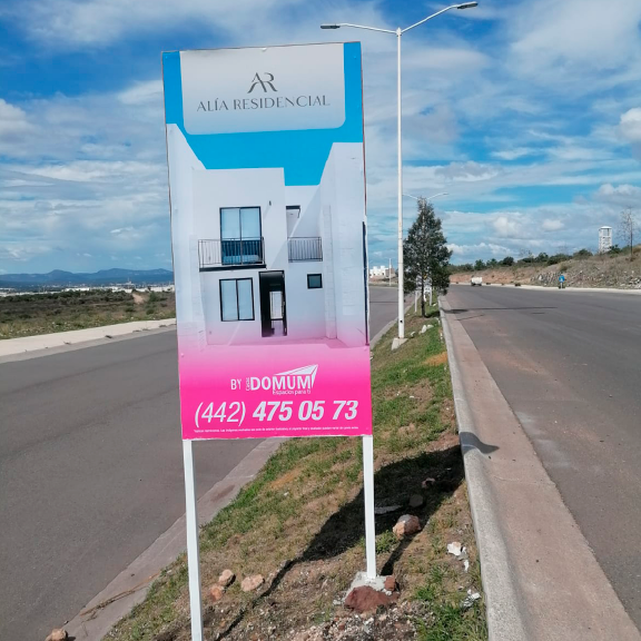 Estructura publicitaria en desarrollo inmobiliario o fraccionamiento 7